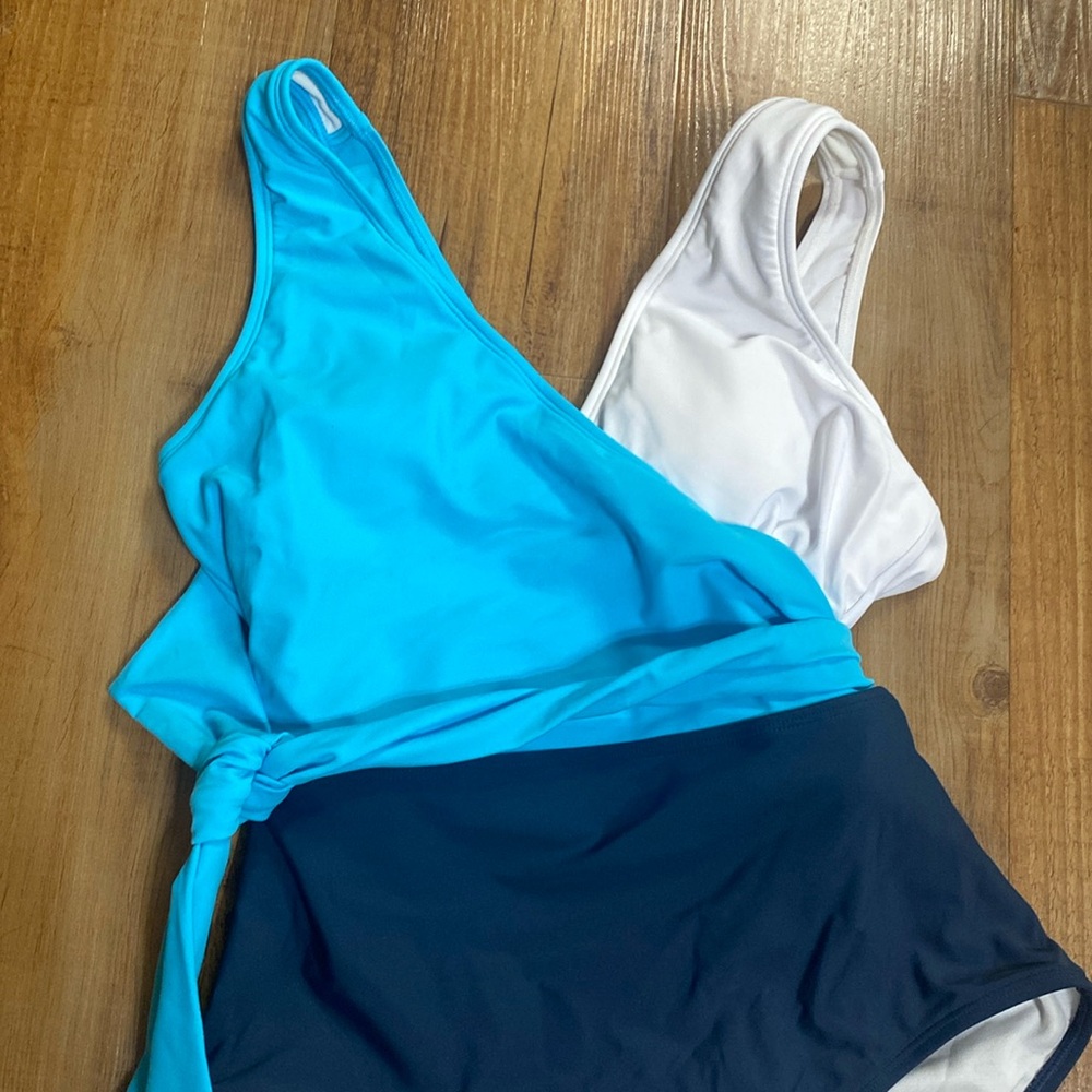 Cupshe Blue & white Color Block v neck one piece Swimsuit  size Large - Picture 4 of 9